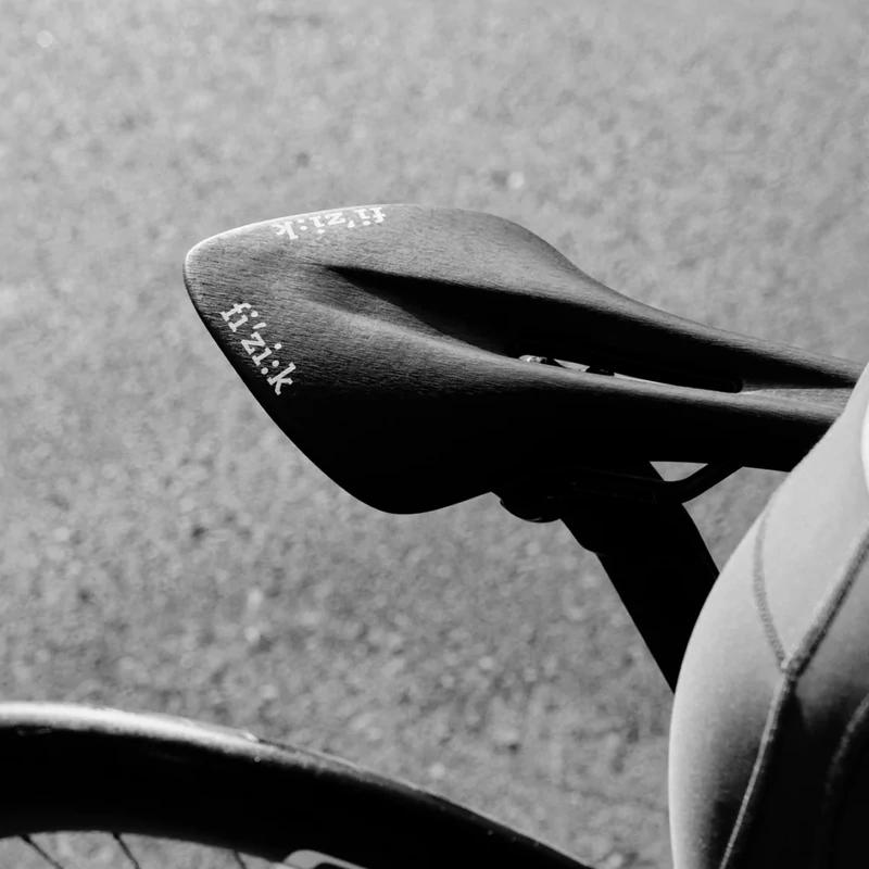 FIZIK Arione R1 Lite kerékpár nyereg - 135 mm - 7