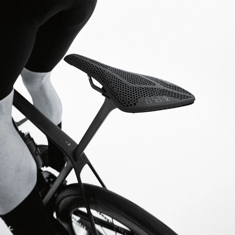 FIZIK Arione R3 Adaptive kerékpár nyereg - 135 mm - 8