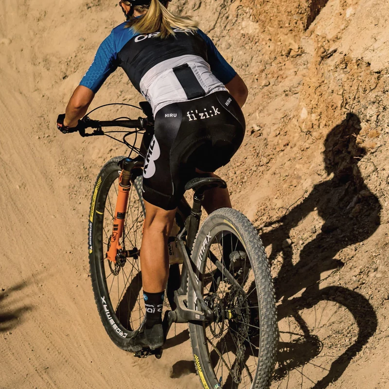 FIZIK Vento Argo R3 Adaptive kerékpár nyereg - 140 mm - 8