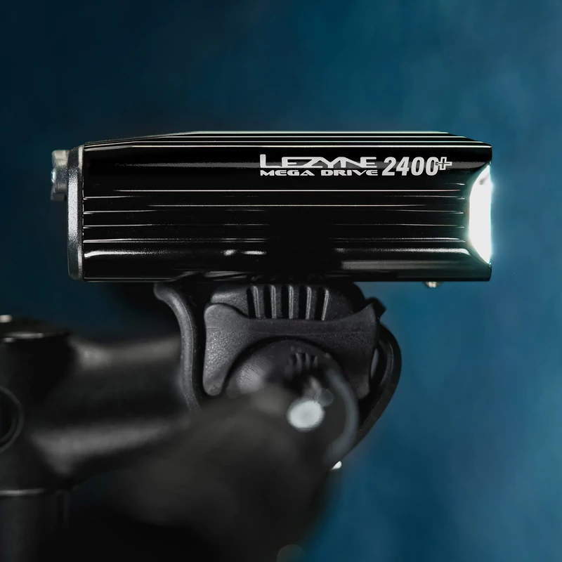 LEZYNE Mega Drive 2400+ kerékpár első lámpa szett - 8