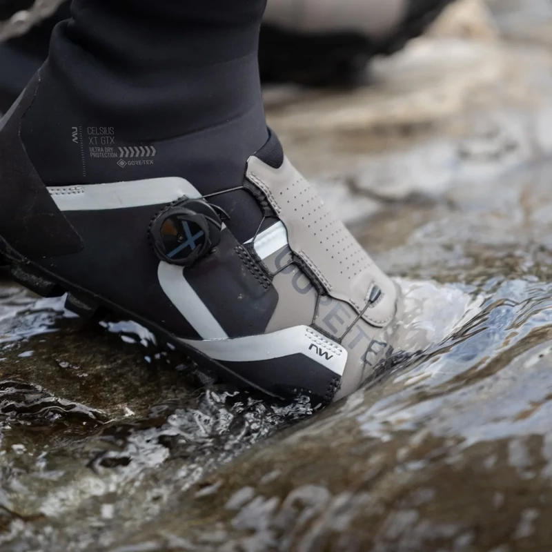 NORTHWAVE Celsius XT GTX kerékpáros cipő - homok - 40 - 5