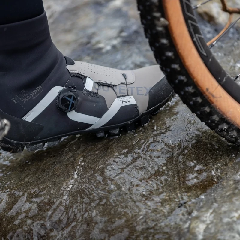 NORTHWAVE Celsius XT GTX kerékpáros cipő - homok - 40 - 6