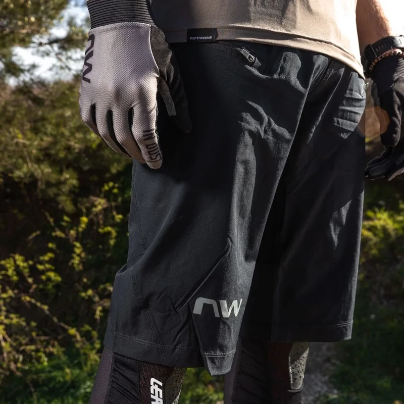 NORTHWAVE Bomb kerékpáros rövidnadrág - fekete - S - 5