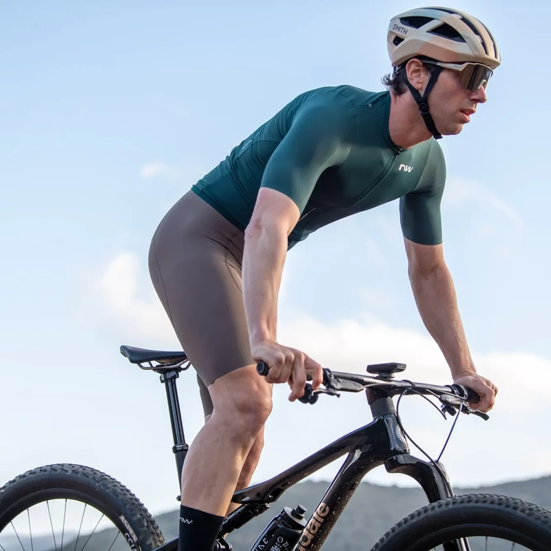 NORTHWAVE Fast kerékpáros rövidnadrág - bordó - S - 10